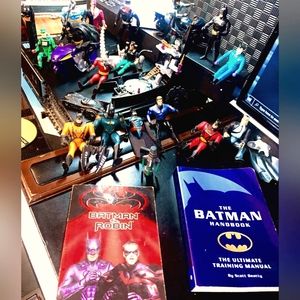 90s Original Keener Batman and Friends Figures Housing, guns equipment included